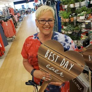 Meet your Posher, Suzanne